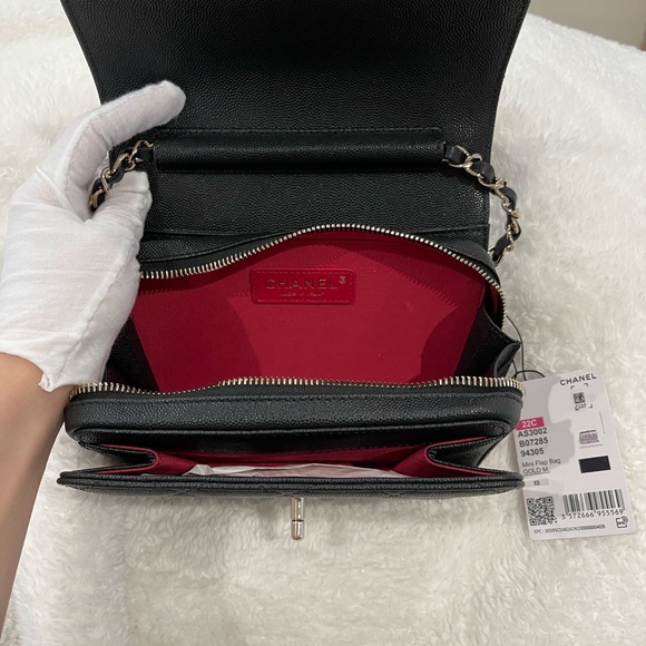CHANEL black caviar like a wallet flap bag (22C) - Picture 6 of 9